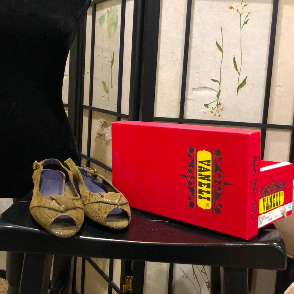 Vaneli Sandals - Olive Green